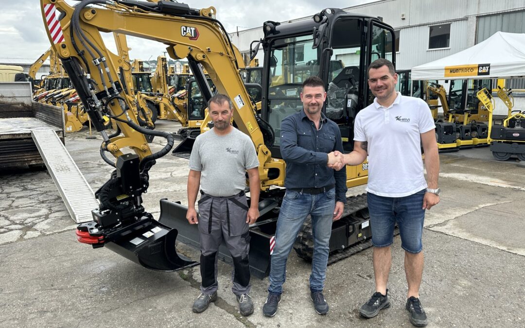 Új Caterpillar 302.7CR típusú gumitalpas forgókotró