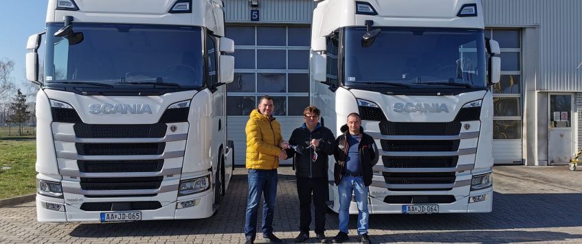 Fuhrparkmodernisierung: Zwei neue Scania S500 mega Sattezugmaschienen sind angekommen